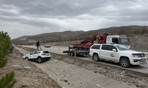 Afyonkarahisar'da Otomobil Devrildi, 4 Yaralı