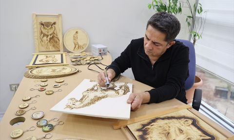 Ahşap Yakma Sanatıyla Stres Atıyor