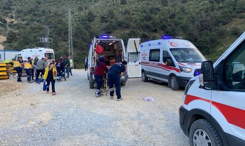 Alaşehir'deki Viyadük İnşaatında Çökme: 9 İşçi Yaralı