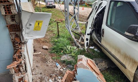 Amasya'da Hafif Ticari Araç Kazası: 4 Yaralı