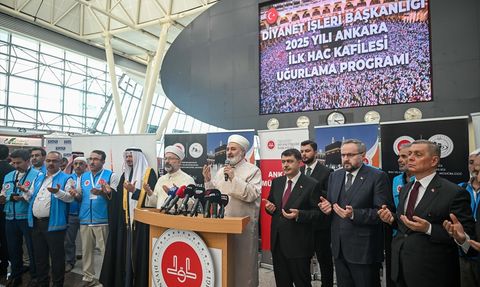 Ankara'dan İlk Hac Kafilesi Dualarla Uğurlandı
