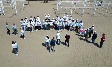 Antalya'da Caretta Carettalara Destek: Üniversite Öğrencilerinden Temizlik Etkinliği