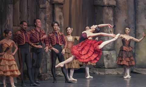 Antalya'da 'Don Kişot' Balesi Sahnelendi