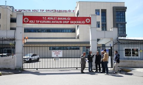 Antalya'da Karbonmonoksit Zehirlenmesi: Üç Kişinin Cenazesi Teslim Edildi