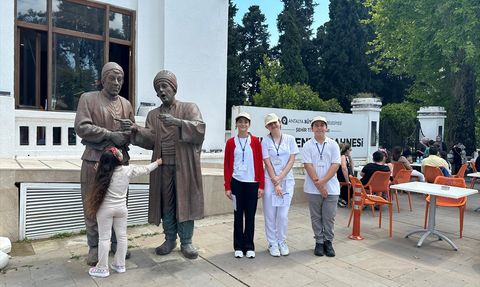 Antalya'da Öğrencilerden Turistlere Rehberlik Projesi