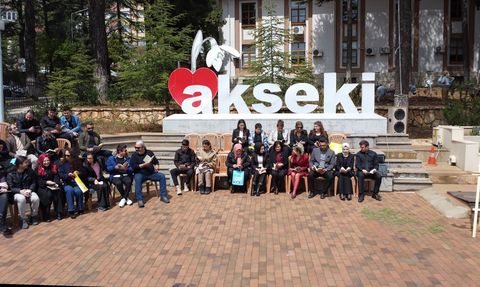 Antalya'da Sessiz Kitap Okuma Etkinliği