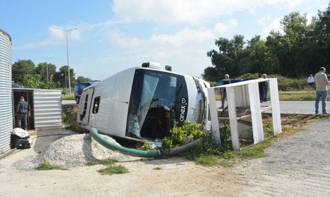 Antalya'da Tur Midibüsü Devrildi: 19 Yaralı