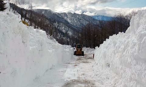 Artvin'deki Çığ Sonrası 6 Köy Yolu Yeniden Ulaşıma Açıldı