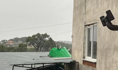 Aydın'da Fırtına Çatıları ve Ağaçları Uçurdu