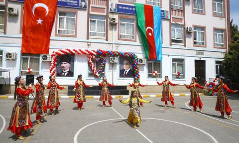 Azerbaycan'da 23 Nisan Ulusal Egemenlik ve Çocuk Bayramı Coşkusu