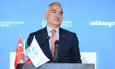 Bakan Ersoy, Roma'da Albayrak Hüsn-ü Hat Sergisi'ni Açtı