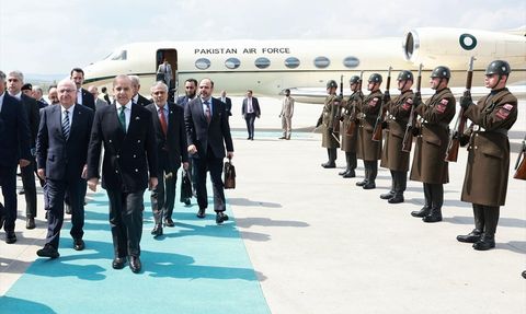 Bakan Güler, Pakistan Başbakanı Şahbaz Şerif'i Karşıladı