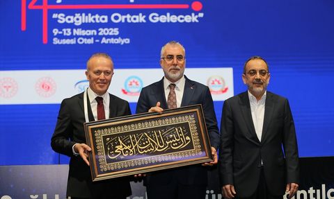 Bakan Işıkhan Antalyada SMA Hastaları İçin Yeni İlaç Müjdesi Verdi