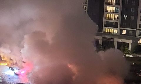 Başakşehir'deki Konteyner Yangını Kontrol Altına Alındı