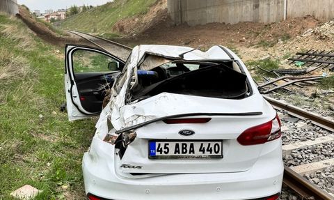 Batman'da Köprüden Düşen Araçta 3 Yaralı