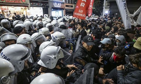 Beyoğlu'nda CHP'nin İzinsiz Gösterisi: Arbede Yaşandı