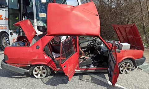 Bilecik'te Otomobil ve Yolcu Otobüsü Çarpıştı: 1 Ölü, 1 Yaralı