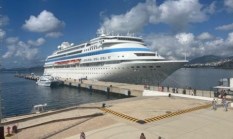 Bodrum Sezonun İlk Kruvaziyer Gemisini Ağırladı
