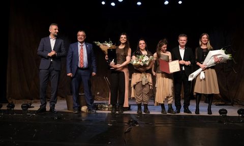 Bursa'da 'Amazonlar' Tiyatro Oyunu Sahnelendi