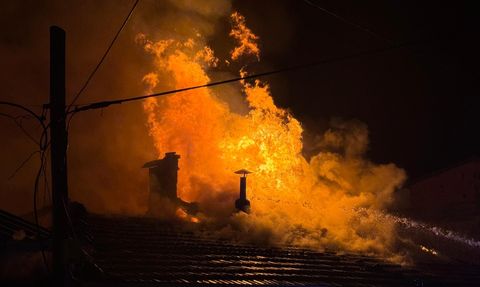 Bursa'da Bitişik Evlerde Yangın İhbarı