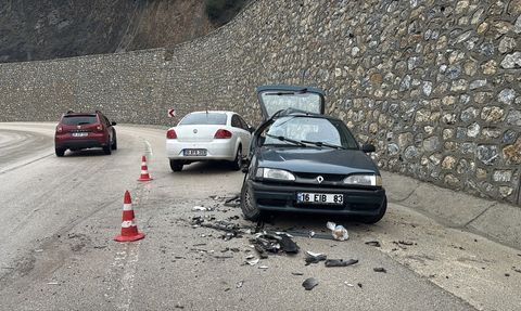 Bursa'da Otomobil Kazası: 5 Yaralı