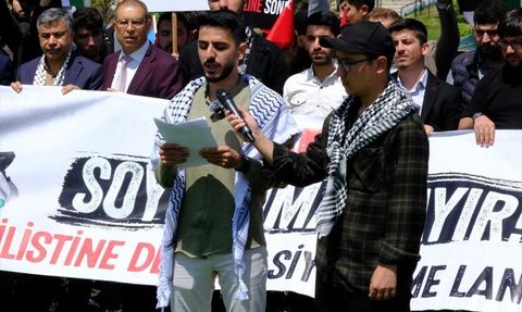 Bursa Uludağ Üniversitesi Öğrencilerinden Filistin'e Destek Nöbeti