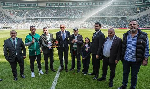 Bursaspor, 45 Bin Taraftarla Şampiyonluk Kupasını Aldı