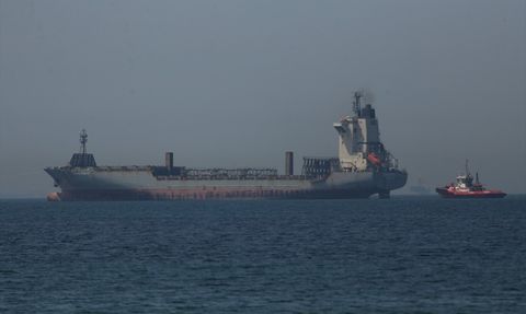 Çanakkale Boğazı'nda Arızalanan Gemi Güvenli Bölgeye Harekete Geçirildi