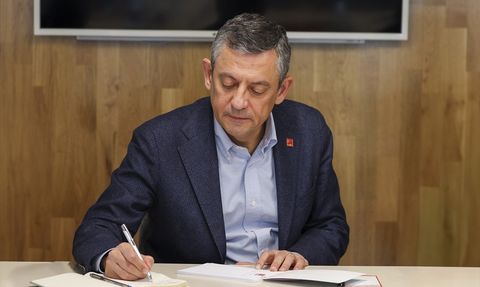 CHP Lideri Özgür Özel Gözaltına Alınanların Aileleriyle Bir Araya Geldi