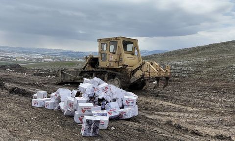 Çorum'da 4 Bin 200 Şişe Tarihi Geçmiş Şalgam İmha Edildi