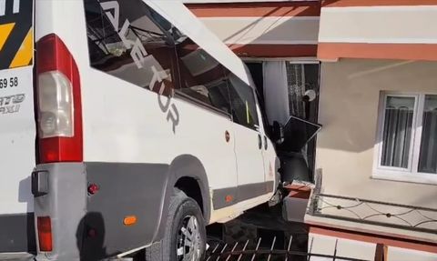 Çorum'da Okul Servisi Kazası: 2 Öğrenci Yaralı