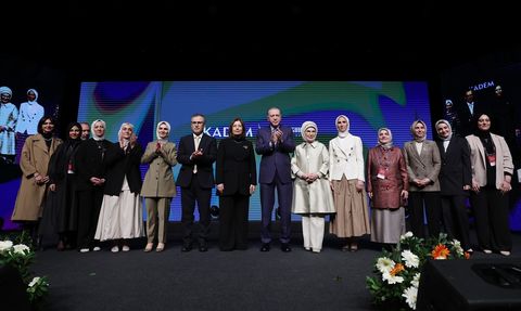 Cumhurbaşkanı Erdoğan KADEM Genel Kurulu'nda Kadın ve Erkeği Birlikte Savundu