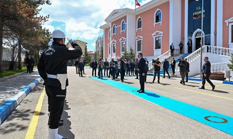 Cumhurbaşkanı Yardımcısı Yılmaz Erzurum Valiliği'nde