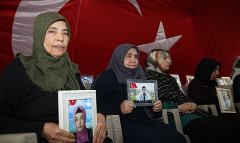 Diyarbakır Anneleri Evlatlarını Bekliyor