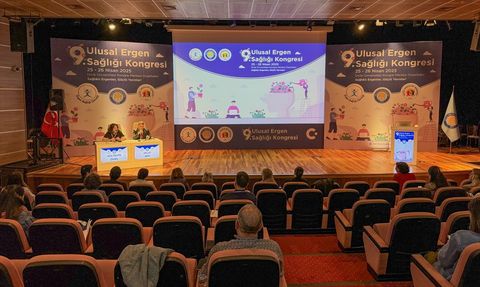 Diyarbakır'da 9. Ulusal Ergen Sağlığı Kongresi Yapıldı