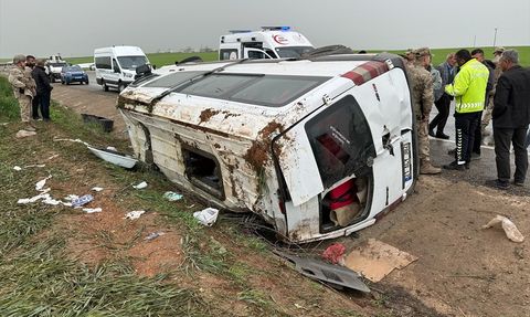 Diyarbakır'da Minibüs Devriği: 7 Yaralı