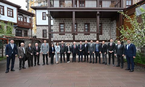 Doğu Perinçek'ten İstanbul Belediyesi Eleştirisi