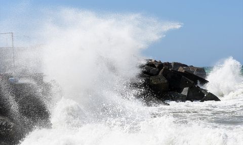 Düzce'nin Karadeniz Kıyısında Kuvvetli Rüzgar Etkili
