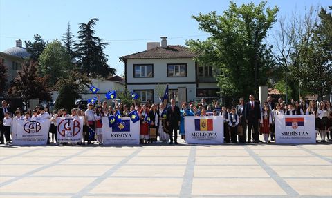 Edirne'de Balkan Çocuk Şenliği Coşkusu