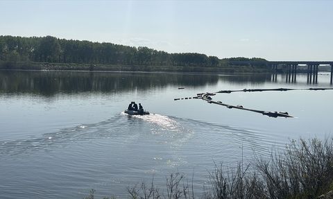 Edirne'de Meriç Nehri'nde Kaybolan Çocuk İçin Arama Çalışmaları Başlatıldı