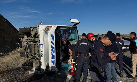 Elazığ'da Midibüs Devrildi: 25 Yaralı