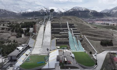 Erzurum'da Kayakla Atlama Kuleleri Ahşapla Yenileniyor