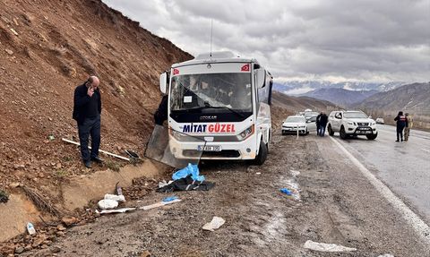 Erzurum'da Midibüs Kazası: 1 Ölü, 16 Yaralı