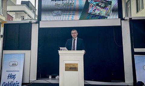 Esenyurt'ta Kapalı Otopark ve Nefes Bahçesi Açıldı