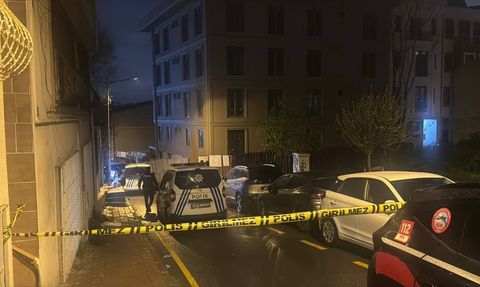 Fatih'te Bıçaklı Saldırı: Polise Direnen Şüpheli Vuruldu