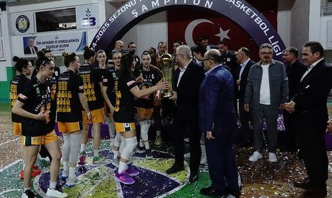 Ferhatoğlu Edremit Belediyesi Gürespor Şampiyonluk Kupasını Aldı