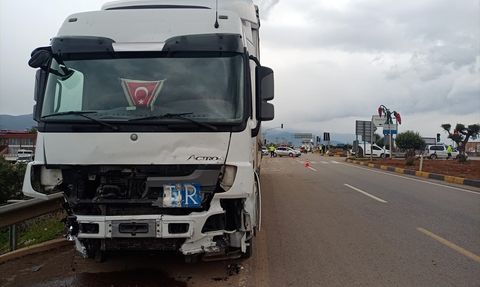 Gaziantep'te Tırla Çarpışma: 2 Kişi Hayatını Kaybetti