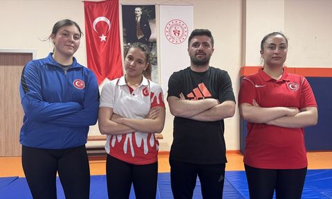 Genç Kadın Güreşçiler Uluslararası Başarı Peşinde