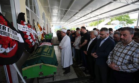 Göztepe Eski Futbolcusu İbrahim Ertin Son Yolculuğuna Uğurlandı