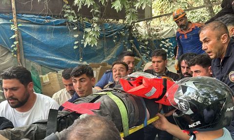 Hatay'da Devrilen Kamyon Faciası: 1 Ölü, 1 Yaralı